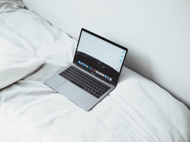 Laptop on bed | Freelancing | Efaah jobs